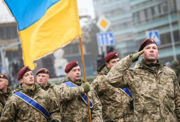 День Вооруженных сил Украины: судьи Днепропетровского окружного админсуда подготовили поздравление