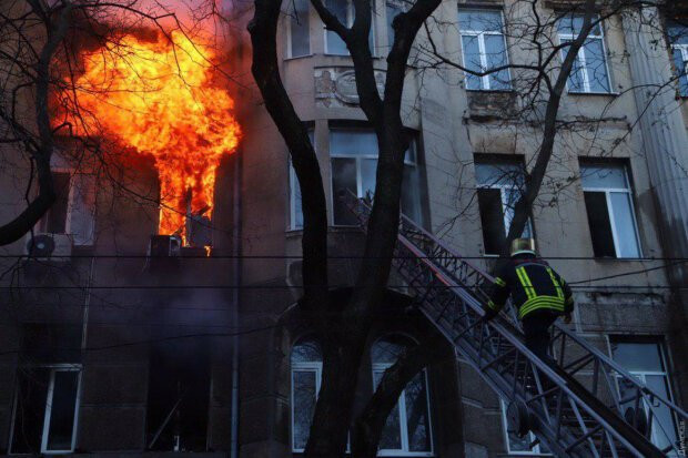 Мощный пожар в Одессе: число жертв увеличивается