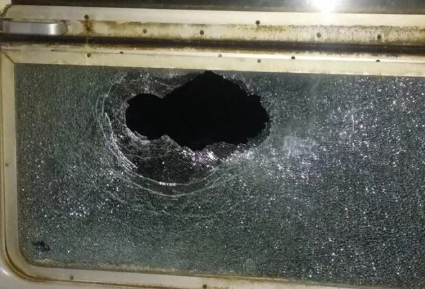 Вандали закидали камінням львівську електричку: є постраждалі