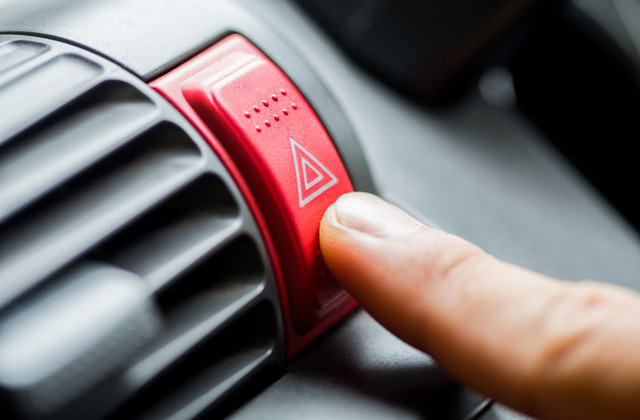 5 ситуацій, коли потрібно вмикати «аварійку» в автомобілі