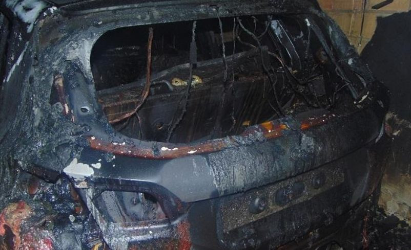 Сжег машину: в Киеве мужчина отомстил своей девушке