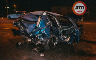Масштабна аварія в Києві: «Мерседес» протаранив «Ауді» із вагітною в салоні