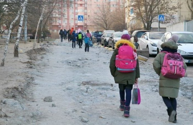 На столичній Солом’янці побудують «теплий» тротуар