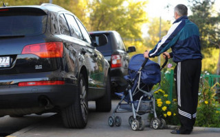 Рух автомобіля тротуаром: постанова КАС ВС