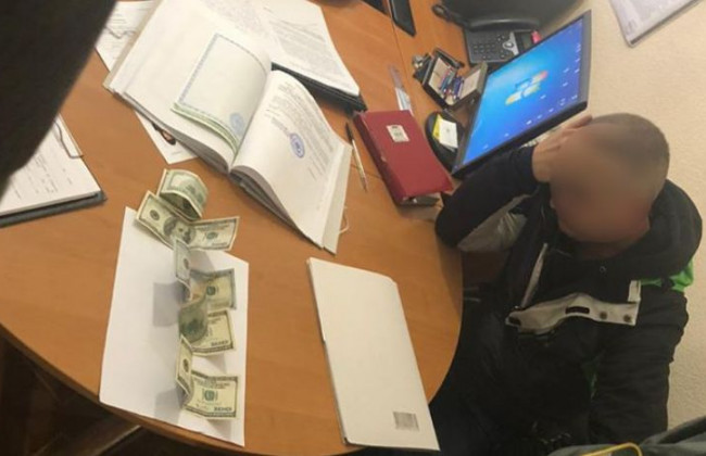 Офіцерська посада за хабар: ДБР затримало військовослужбовця
