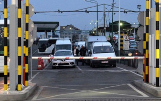 Українці коментують перші дні роботи нової митниці