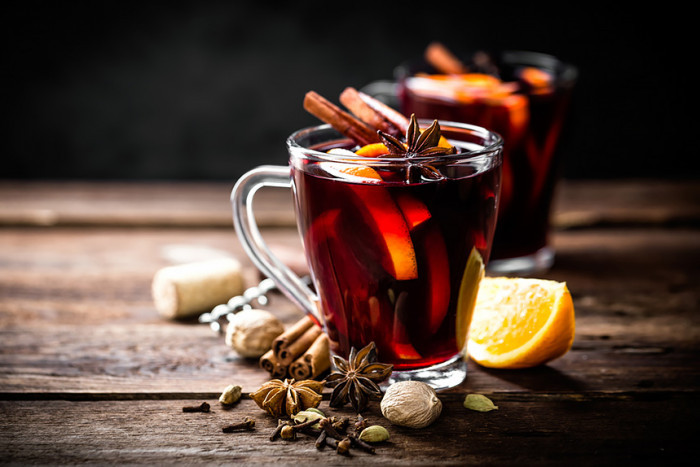 Глинтвейн от простуды и кашля: полезные свойства зимнего напитка