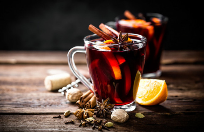 Глинтвейн от простуды и кашля: полезные свойства зимнего напитка