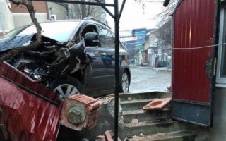 На Буковине полицейский под наркотиками разбил служебную машину: есть детали