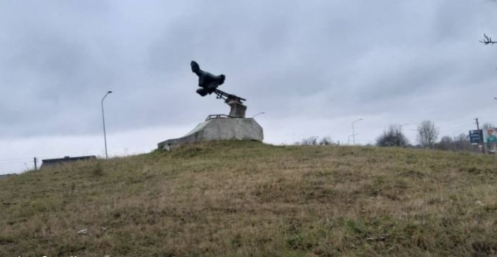 На Львівщині вандали познущалися над пам’ятником, фото