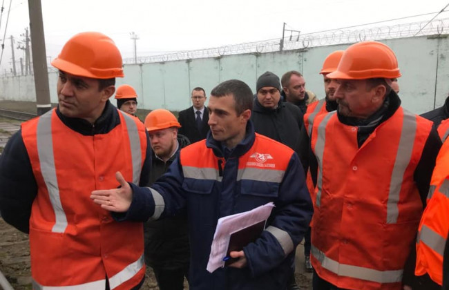 Виїзне засідання комітету транспорту на київському вокзалі: звільнені топ-менеджери залізниці