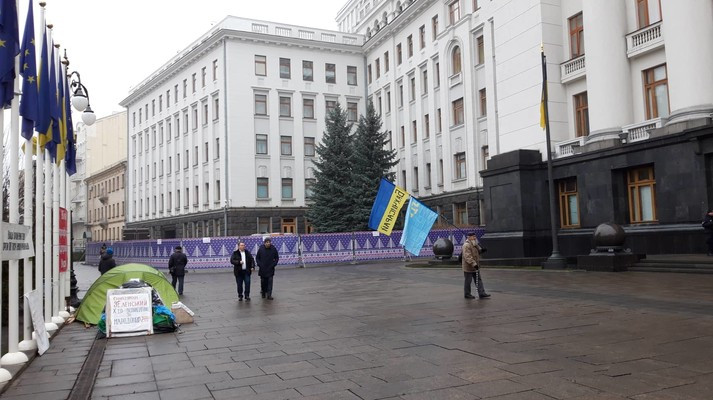 В Киеве возле Офиса Президента откроют ледовый каток