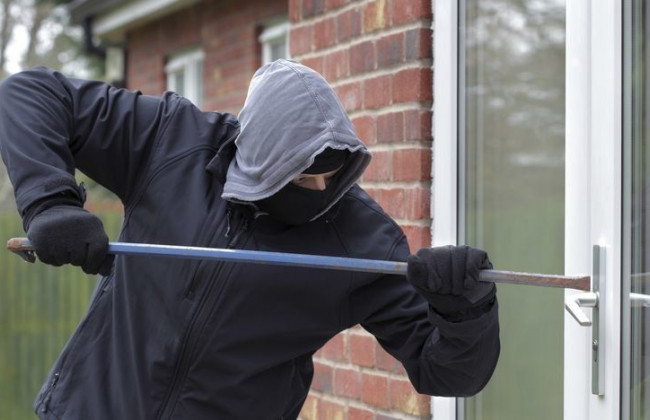 Дерзкое ограбление в Днепре: мужчины с дробовиком ворвались в офис