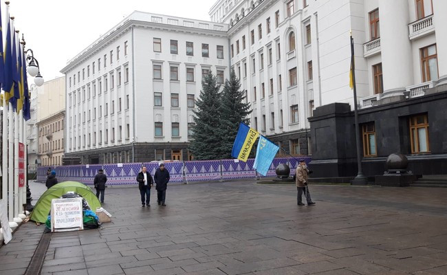 В Киеве возле Офиса Президента откроют ледовый каток