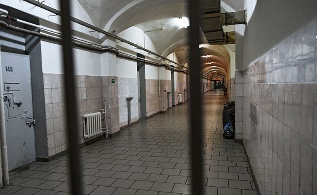Изнасиловал ученицу гимназии: в Киеве суд наказал мужчину