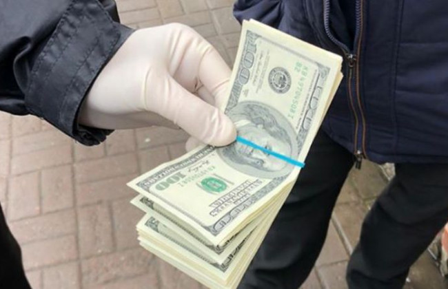 Одержали $4 000 від студентів: ДБР затримало оперуповноваженого та його брата