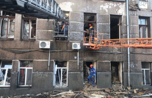 Пожар с жертвами в Одессе: спасатели демонтировали аварийную стену колледжа