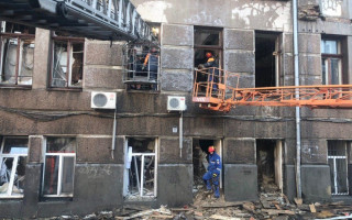 Пожар с жертвами в Одессе: спасатели демонтировали аварийную стену колледжа