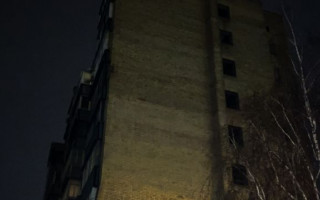 Трагедия в Киеве: из окна многоэтажки выпрыгнула молодая мама