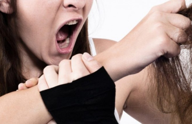 В Киеве пьяные школьницы устроили дебош в ТЦ: есть видео