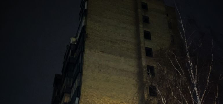 Трагедия в Киеве: из окна многоэтажки выпрыгнула молодая мама