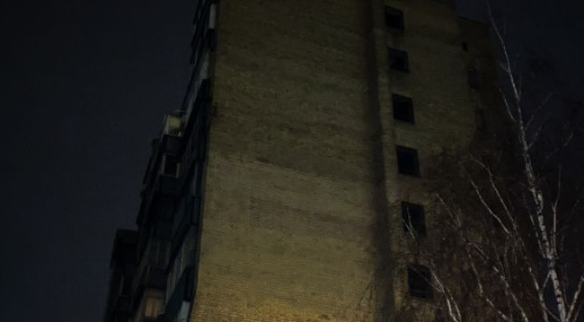 Трагедия в Киеве: из окна многоэтажки выпрыгнула молодая мама