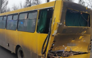 Серьезное ДТП в Киеве с участием маршрутки: много пострадавших