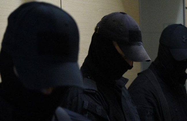 Люди в масках напали на киевлян: есть подробности и видео