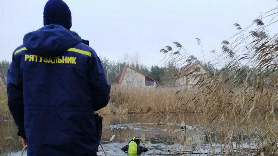 Трагедия под Киевом: из озера выловили тела двух мужчин
