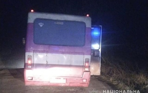 Инцидент в Тернопольской области: двое школьников выпали из автобуса