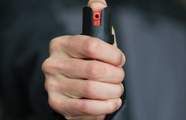 На столичному вокзалі неадекват розпилив газ у обличчя копа: подробиці