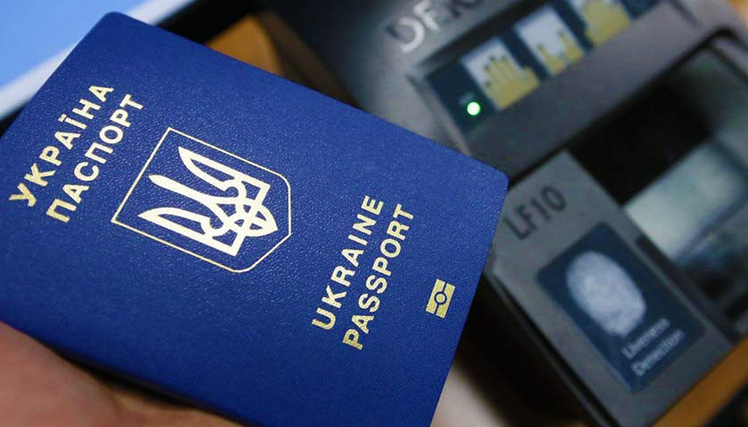 Оформлення закордонного паспорта за один день: у ДМС зробили заяву