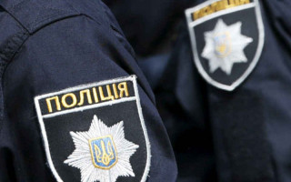 Нечувана жорстокість: чоловік ногами бив власну бабусю, поки та спала