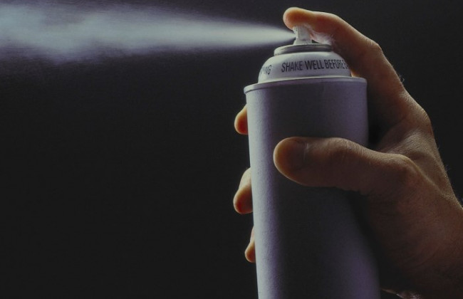 Вибухова суміш: водіїв закликають не розприскувати в автомобілі аерозоль