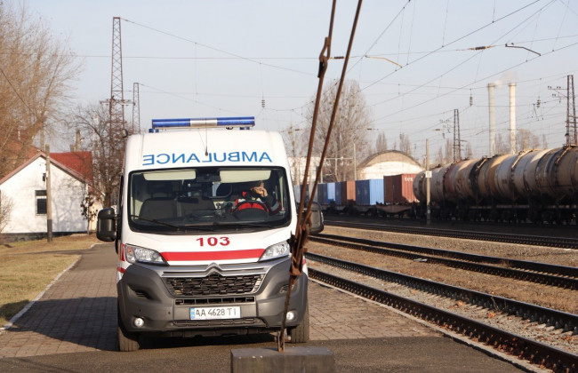Трагедія на залізничній колії у Києві: потяг насмерть збив пенсіонерку