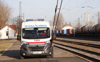 Трагедія на залізничній колії у Києві: потяг насмерть збив пенсіонерку