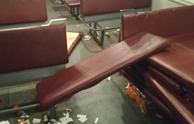 Столичні вандали розтрощили електричку: є фото