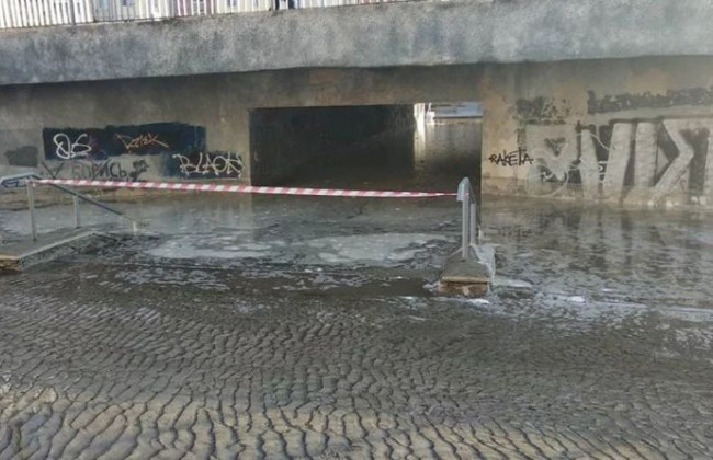 У Києві пішов під воду підземний перехід, відео