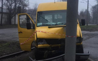 Трагедия в Запорожье: водитель маршрутки скончался за рулем