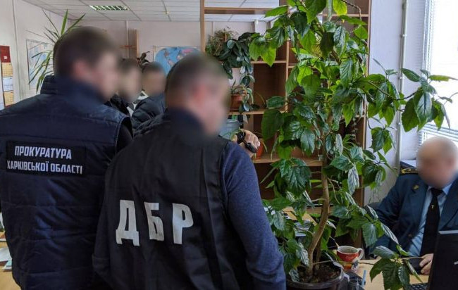 Вніс недостовірні відомості в базу даних: ДБР повідомило про підозру митнику