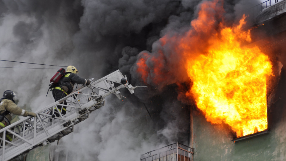 Смертельный пожар в Одессе: мужчина выпрыгнул из окна 7-го этажа
