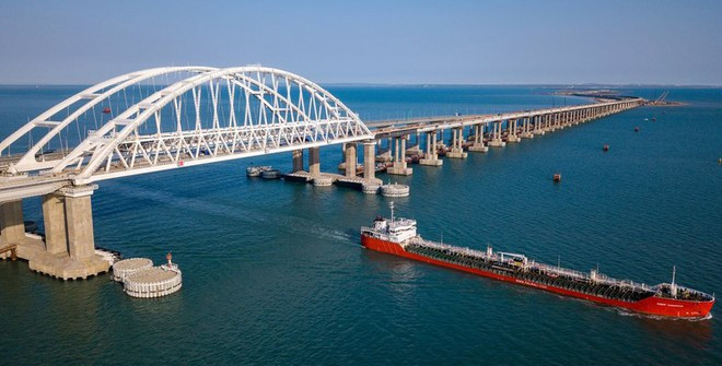 Путин откроет движение по незаконному Крымскому мосту: что известно