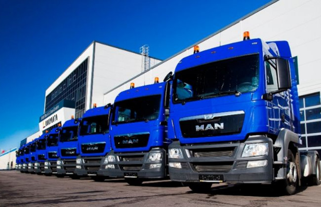 Налагодили злочинну схему розмитнення автомобілів: у справі митників є деталі