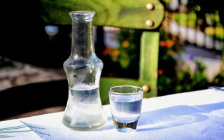 На Київщині підлітки отруїлися горілкою: подробиці