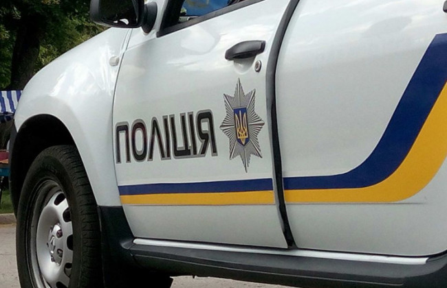 У Києві чоловік намагався накласти на себе руки на очах у поліції