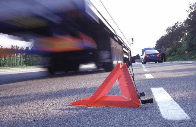 Мужчина в Киеве чудом выжил в страшном ДТП, видео