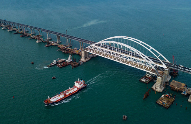 Путин открыл сообщение с Крымом: по мосту проехал первый пассажирский поезд