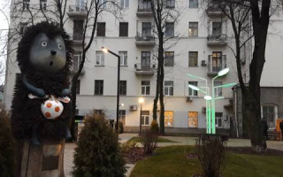 Киян потішили оновленою скульптурою «Їжачка в тумані»: миле фото