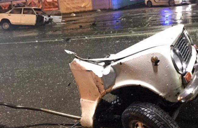 Серьезное ДТП в Киеве: ВАЗ разорвало на части, есть пострадавшие