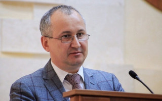 Зеленский уволил экс-главу СБУ с военной службы